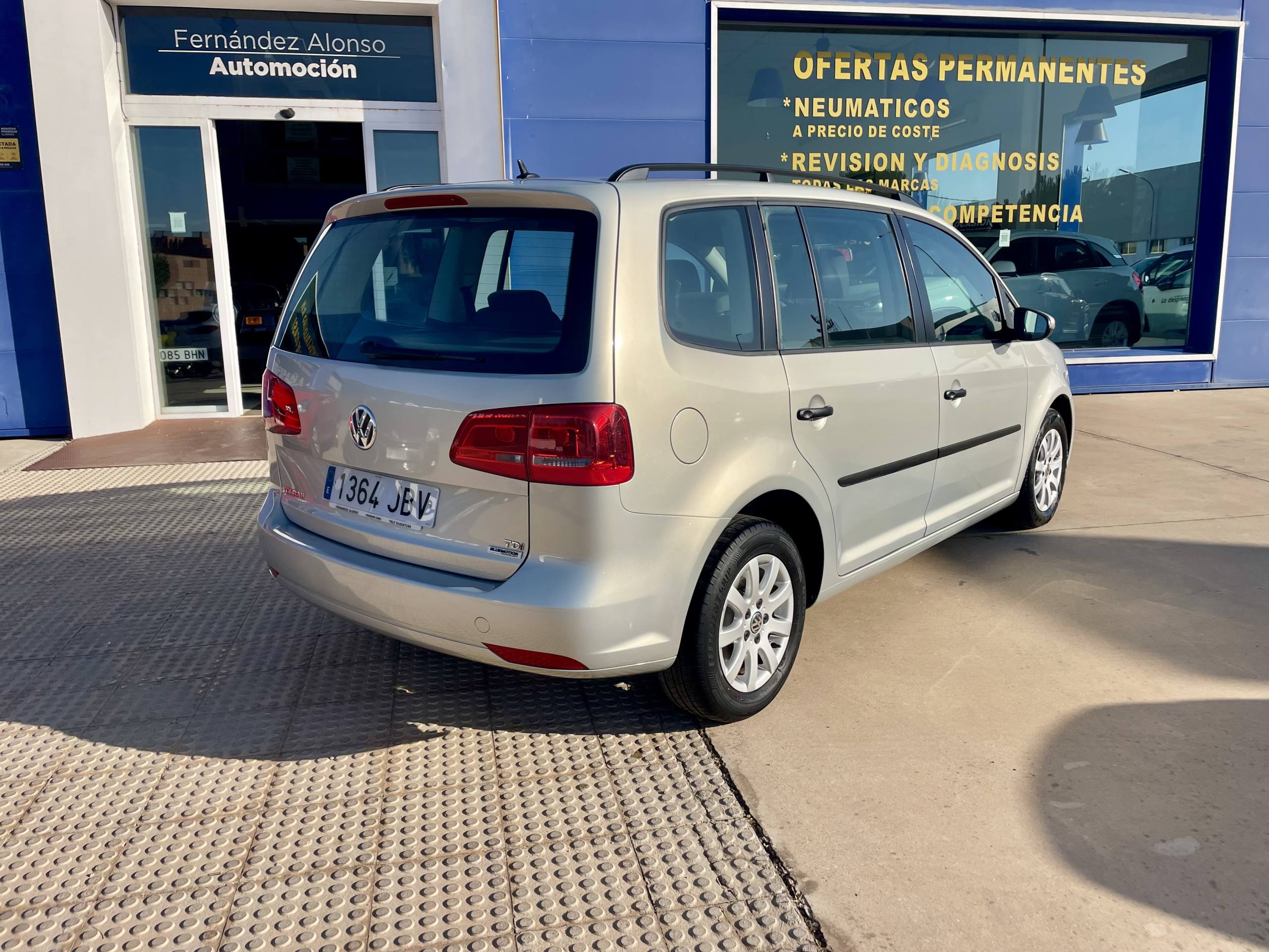 
								VOLKSWAGEN TOURAN full									