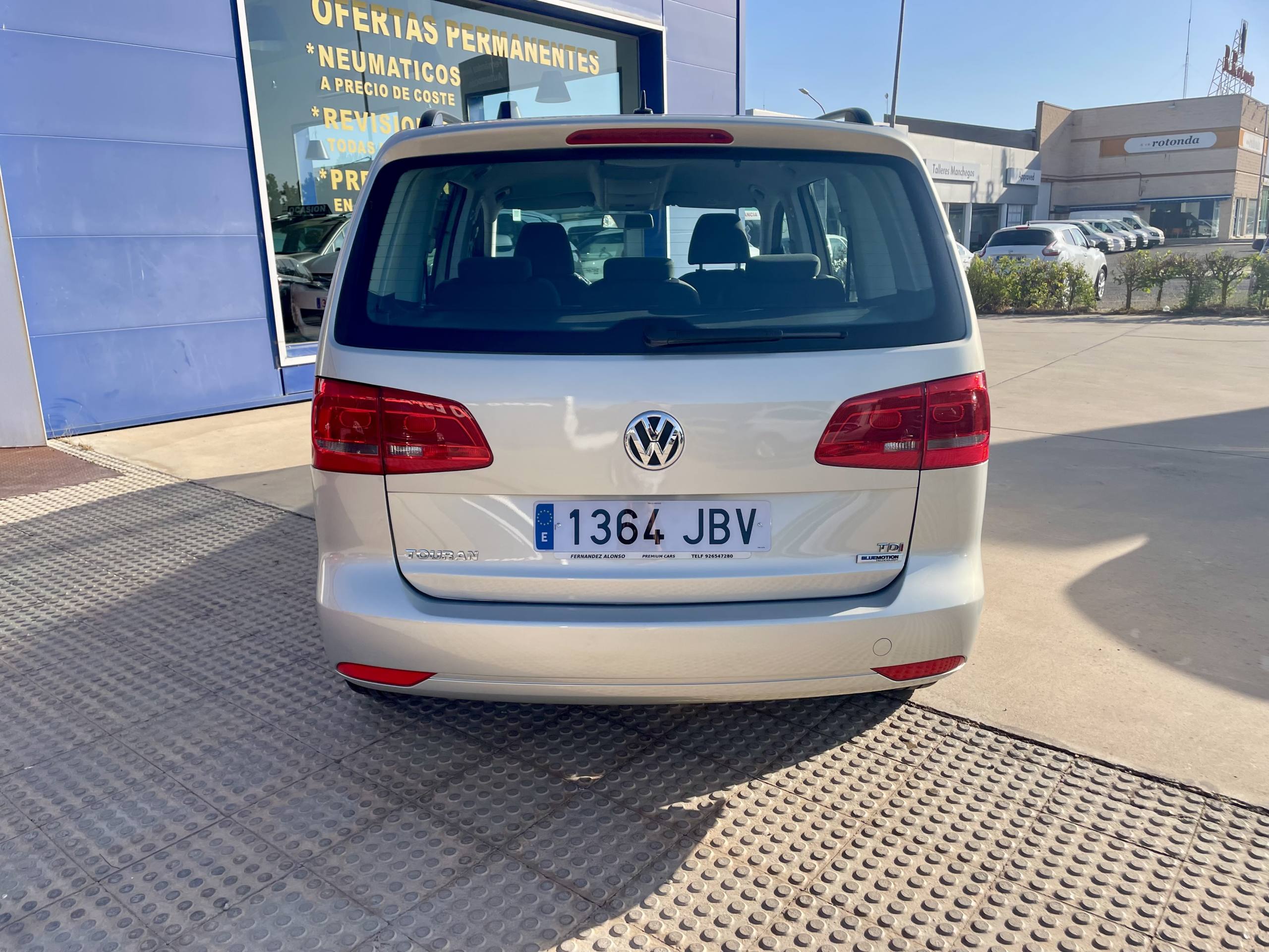 
								VOLKSWAGEN TOURAN full									