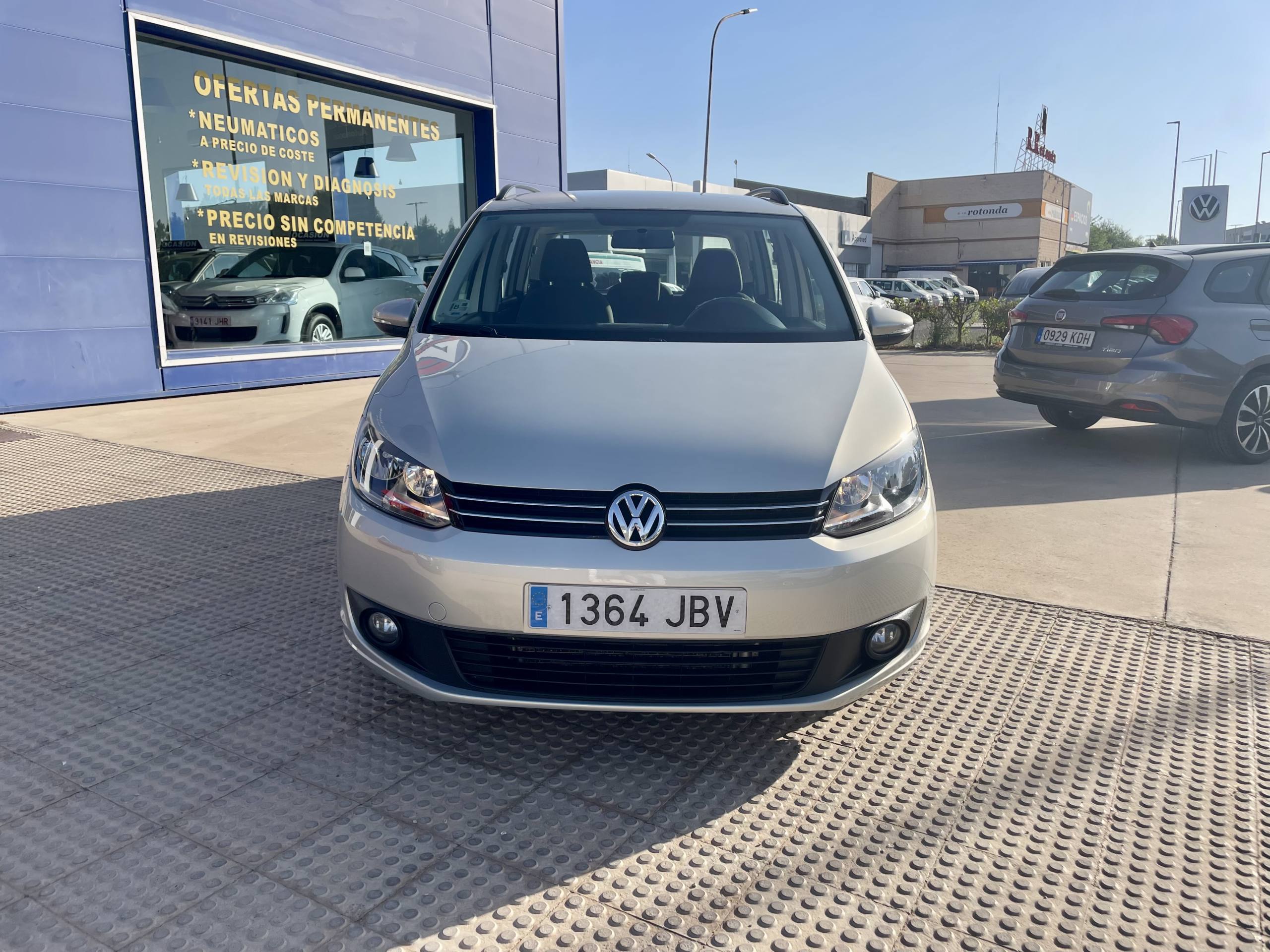 
								VOLKSWAGEN TOURAN full									
