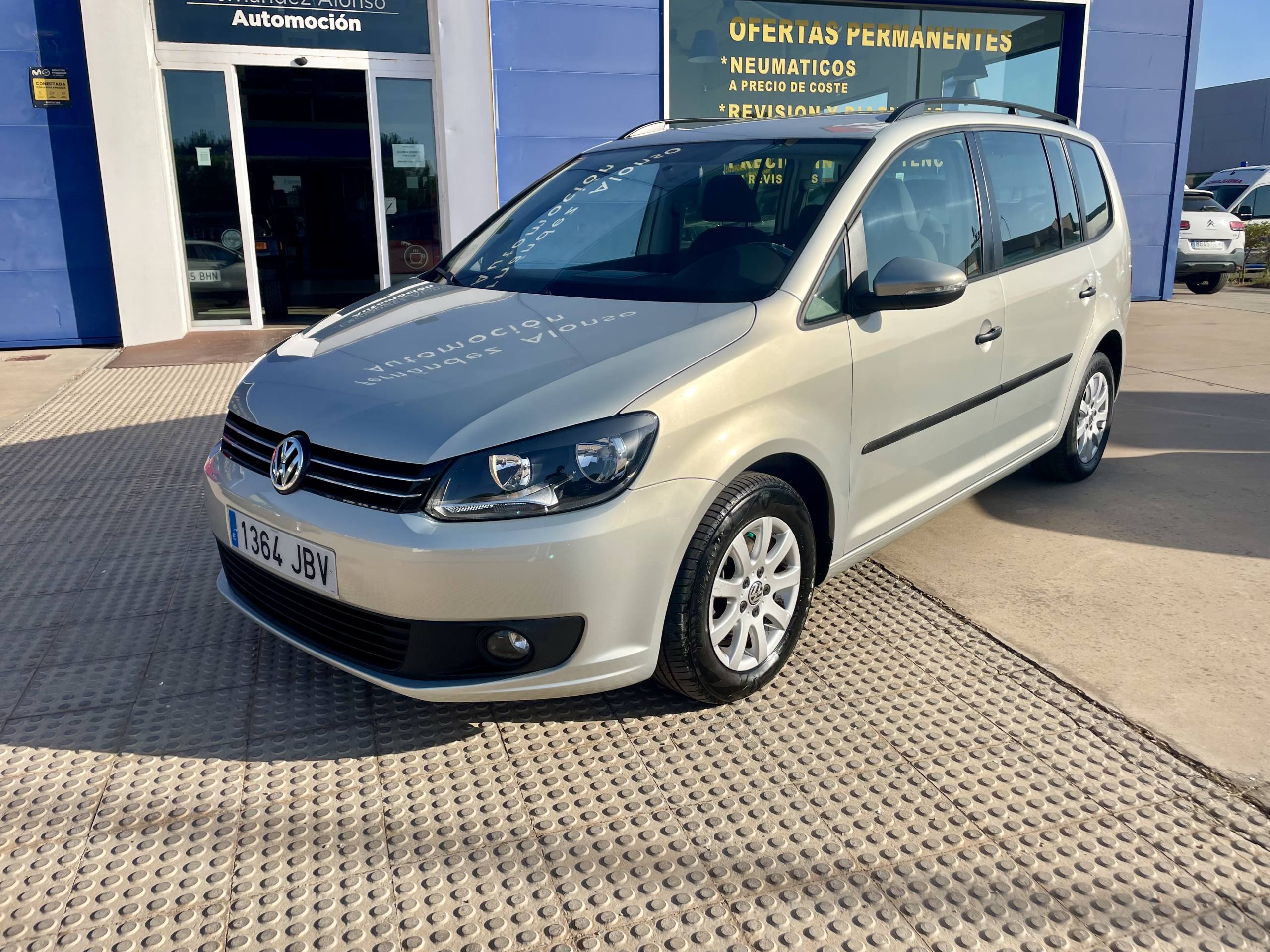 VOLKSWAGEN TOURAN