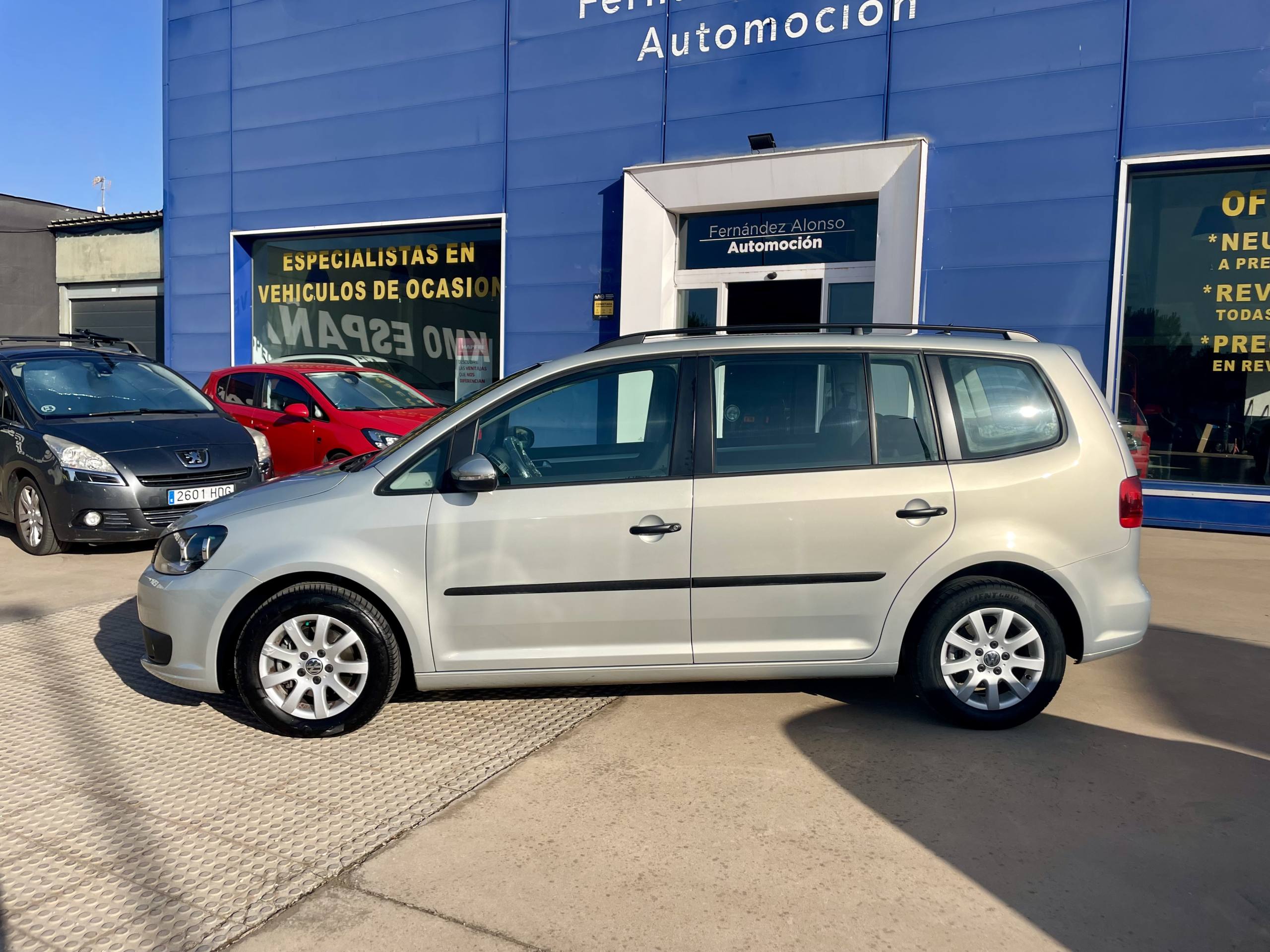 
								VOLKSWAGEN TOURAN full									