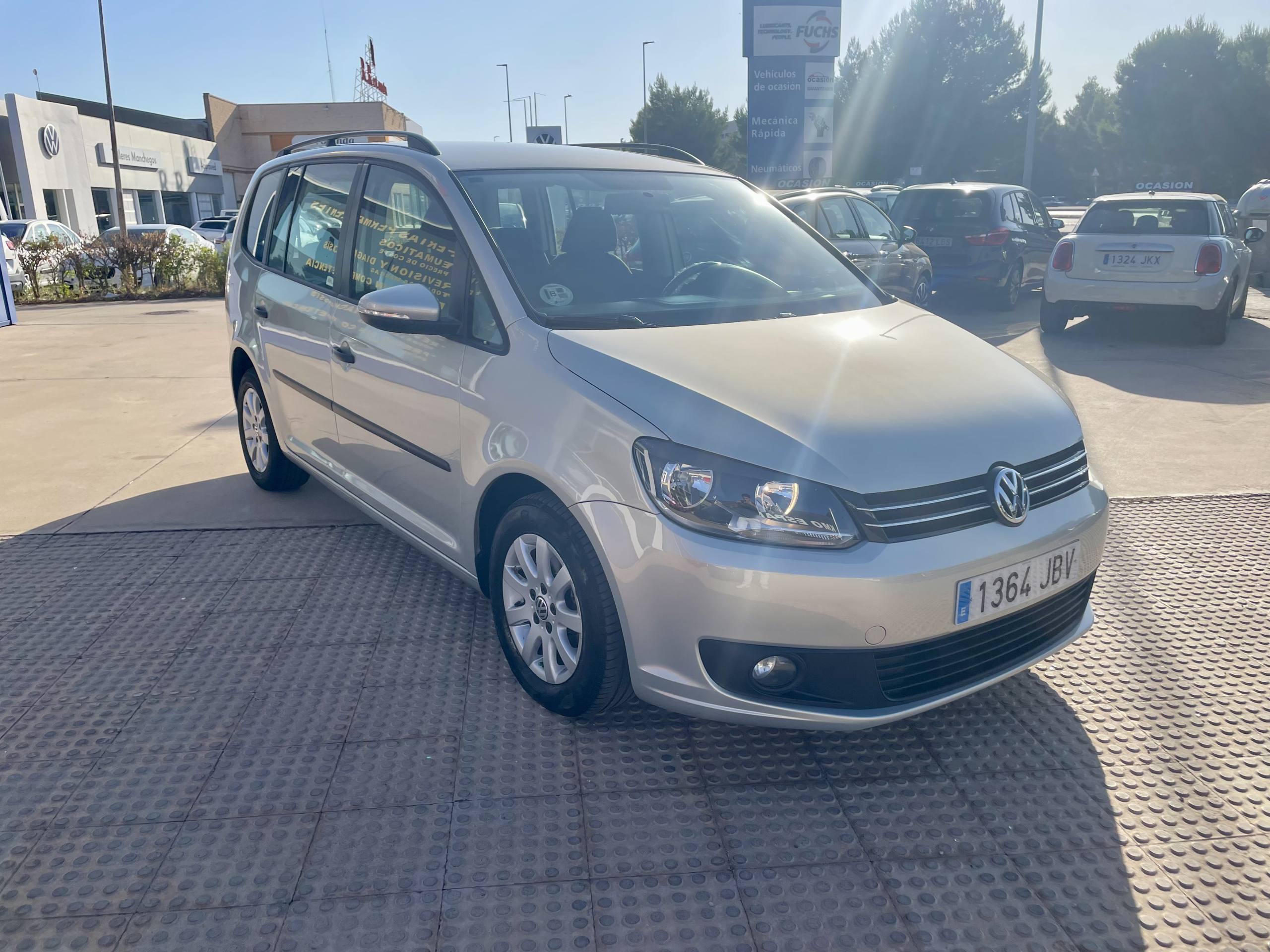 
								VOLKSWAGEN TOURAN full									