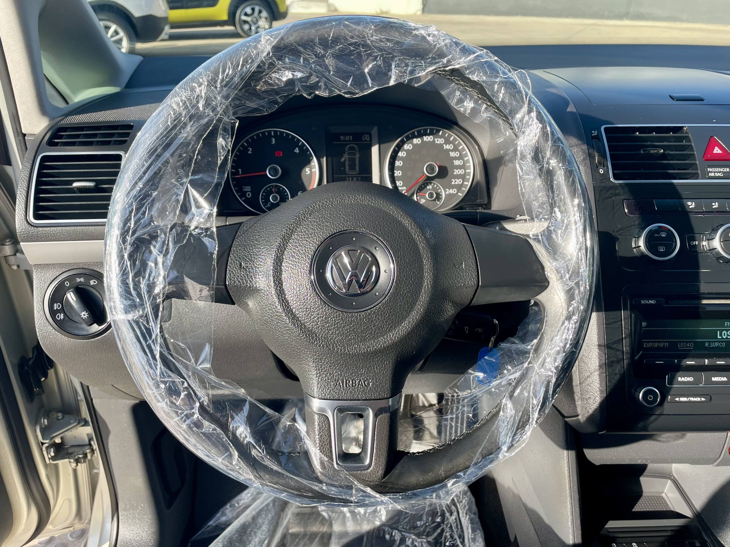 
								VOLKSWAGEN TOURAN full									