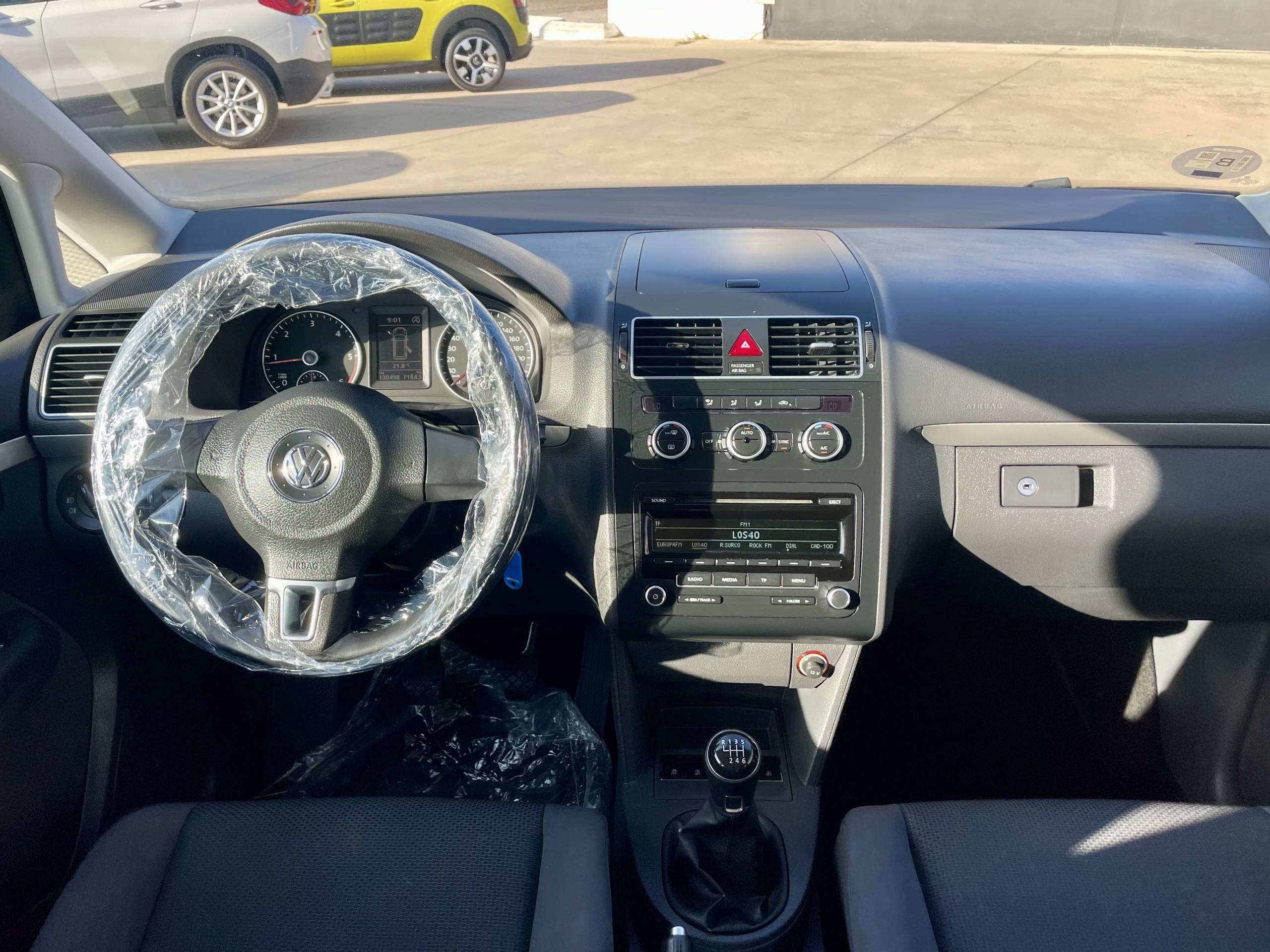 
								VOLKSWAGEN TOURAN full									