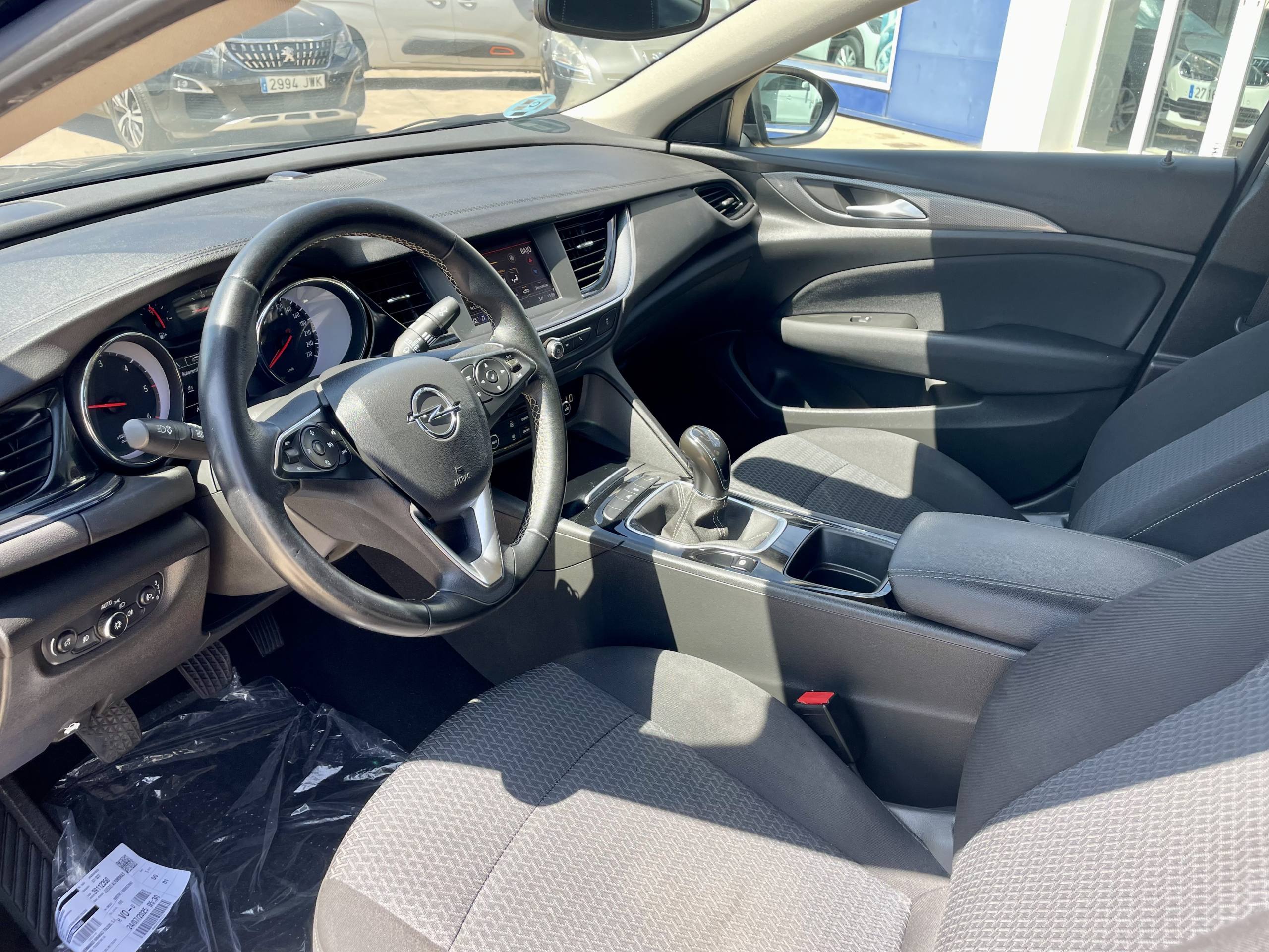 
								OPEL INSIGNIA full									