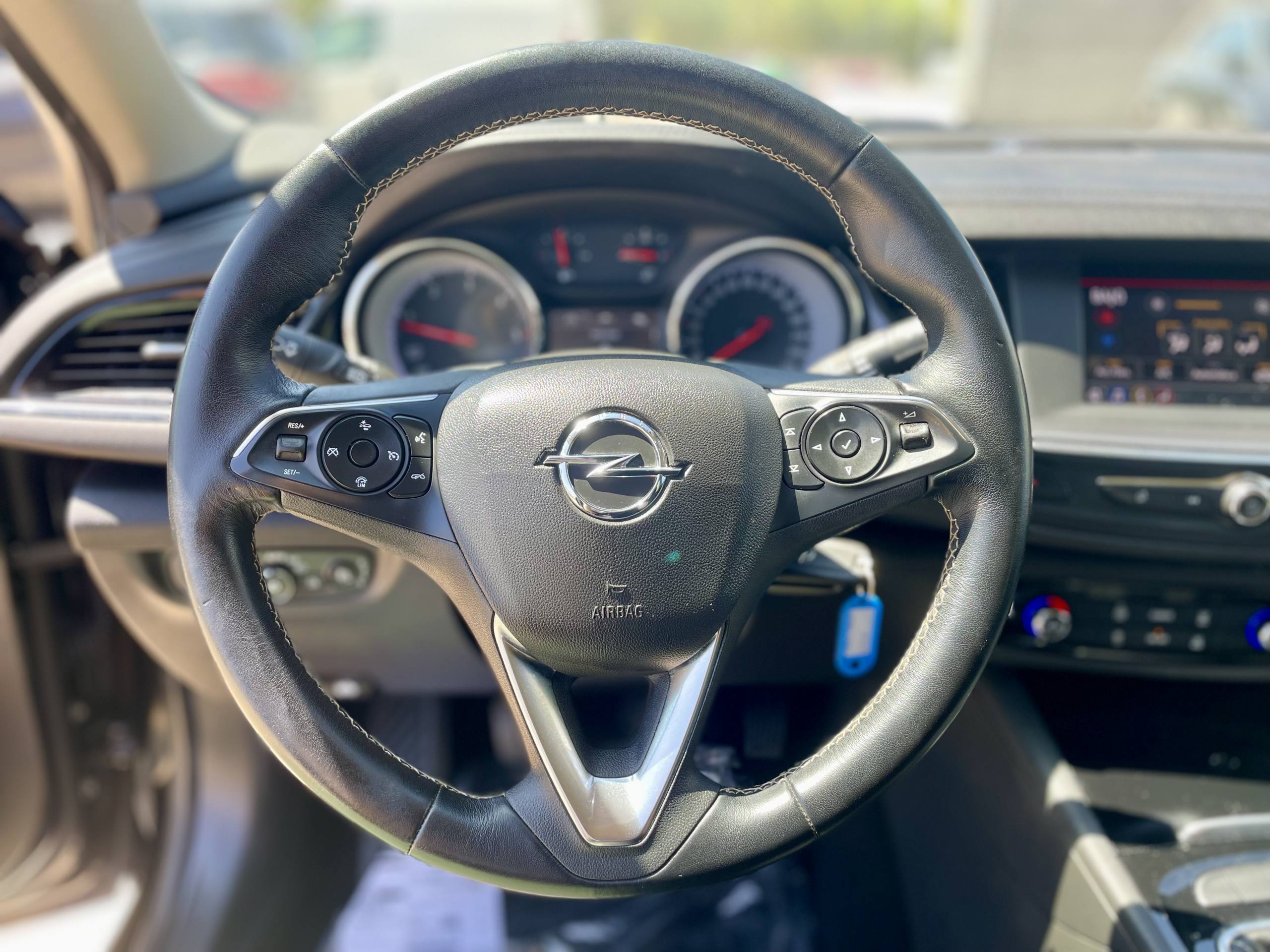 
								OPEL INSIGNIA full									