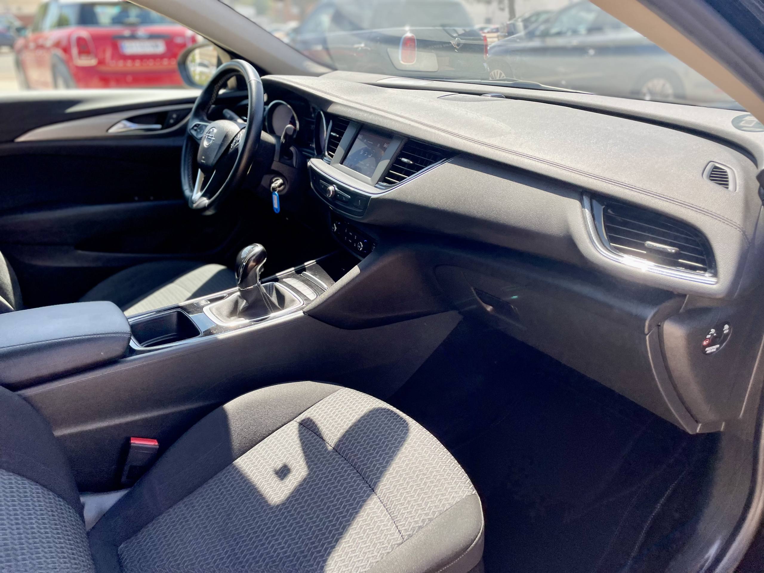 
								OPEL INSIGNIA full									