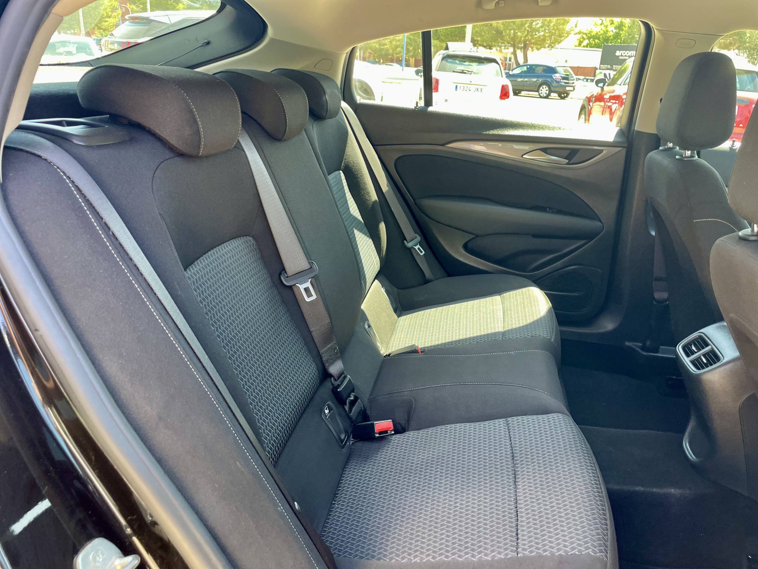 
								OPEL INSIGNIA full									